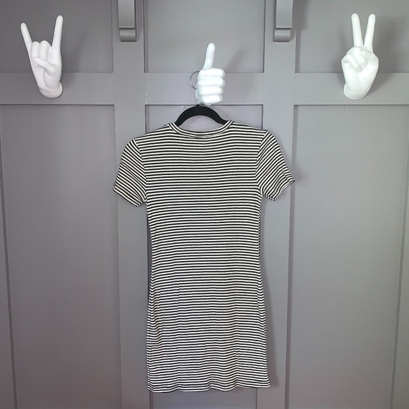 Brandy Melville Black White Striped Dress - Picture 4 of 4